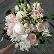 Bridal bouquet with white and pink flowers